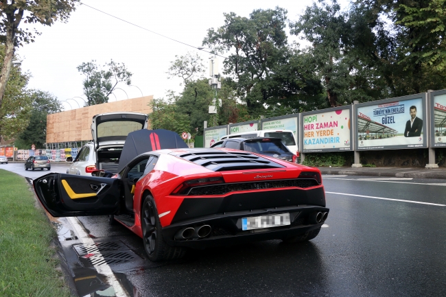 3,5 milyon liralık otomobil yolda kaldı